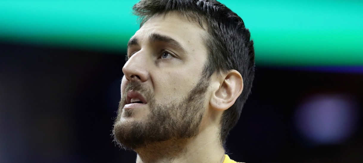 Andrew Bogut e Lakers seguem caminhos diferentes