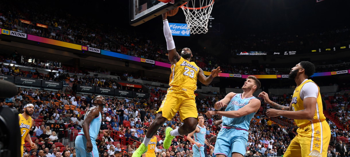 Lakers bate Heat e mantém série invicta na estrada