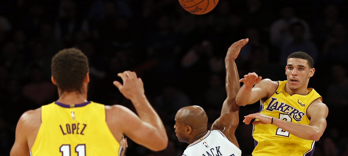 Lonzo Ball e Brook Lopez estão de volta aos treinos