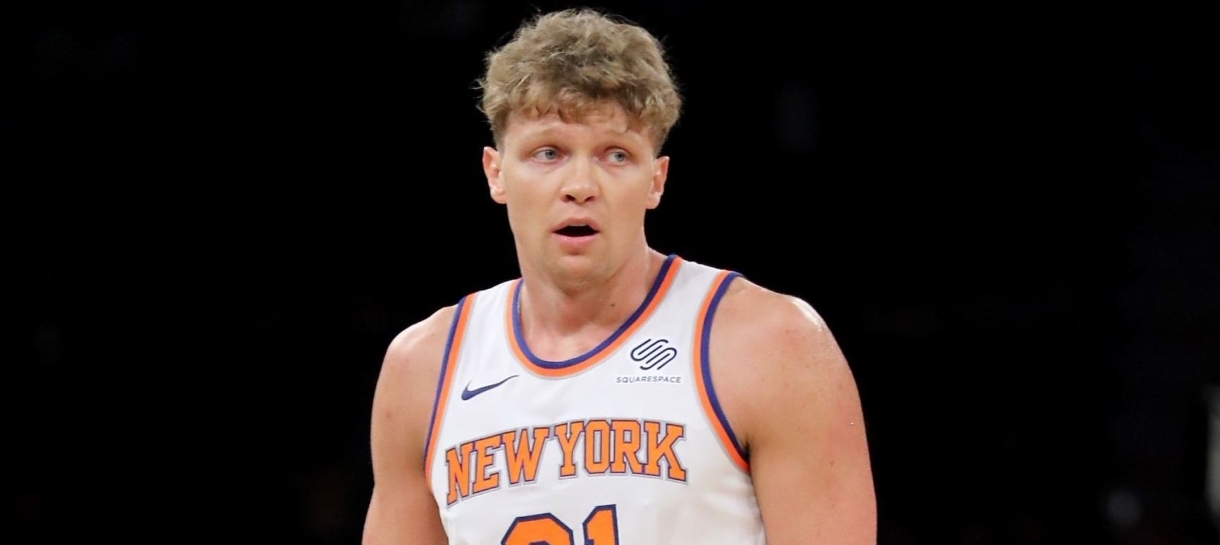 Lakers se encontra com o agente livre Mindaugas Kuzminskas