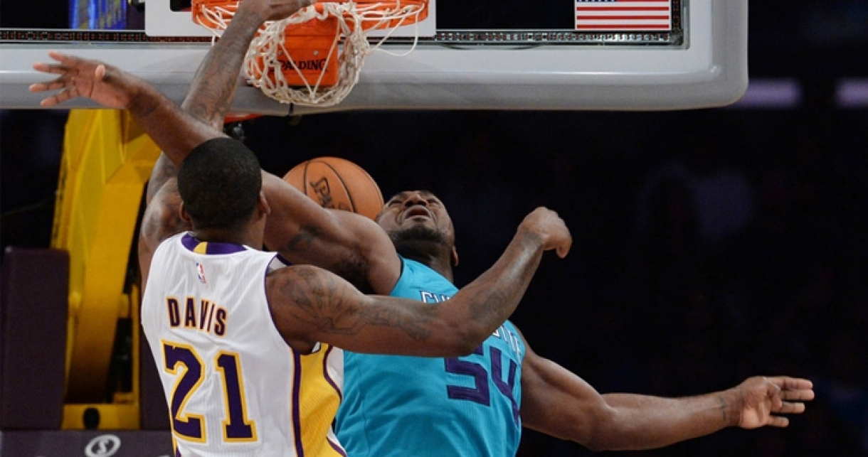 Vitória! Lakers bate Hornets em Los Angeles