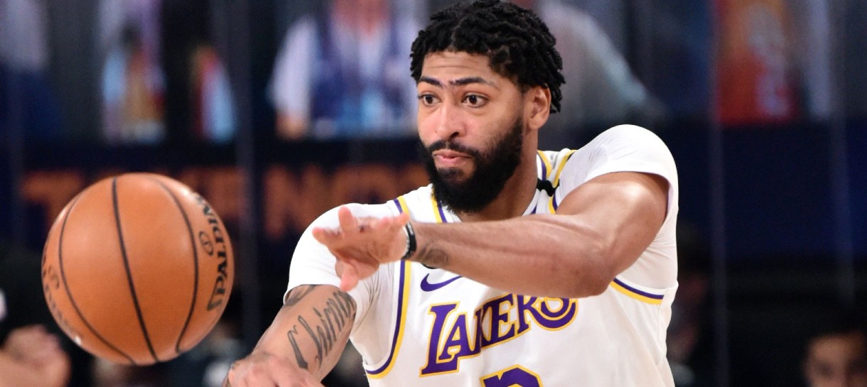 Lakers enfrenta Rockets em busca do ritmo ideal