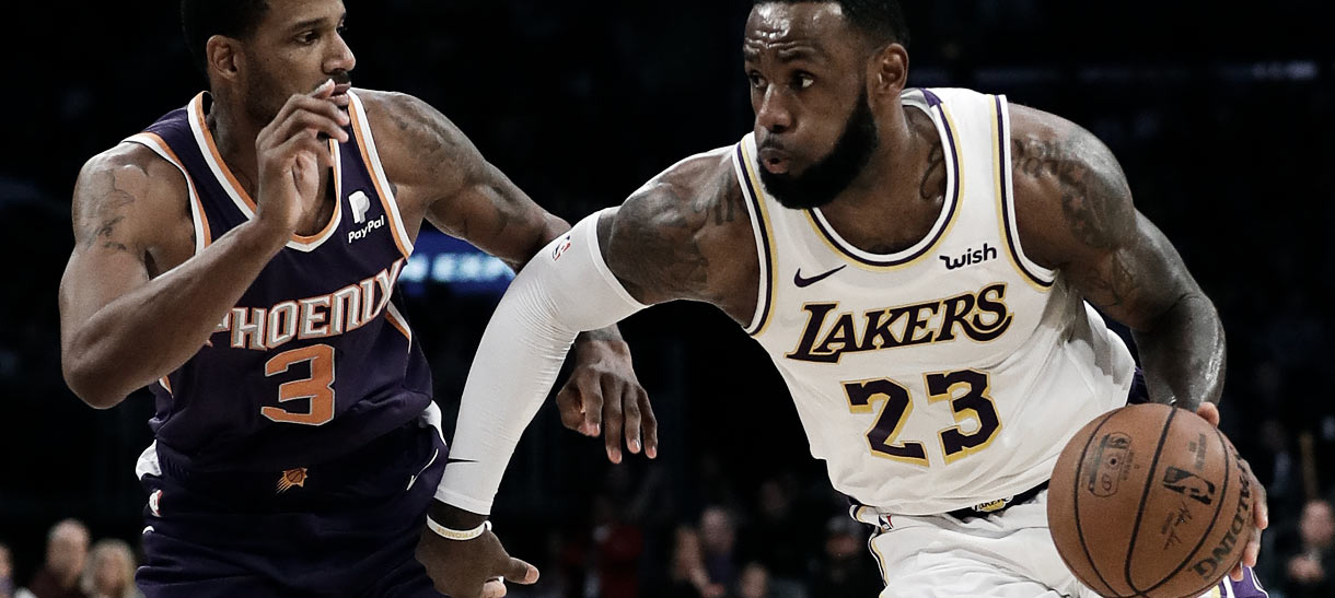 Lakers visita o Suns para retomar série de vitórias