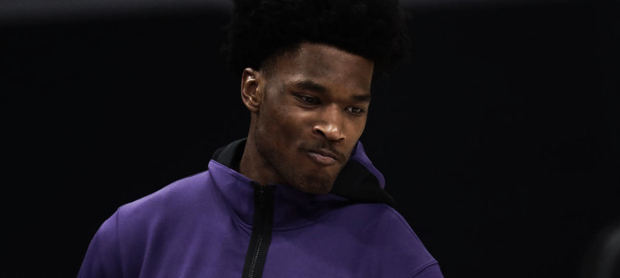 NBA: Lakers assina com jovem pivô bi-campeão pelo Warriors