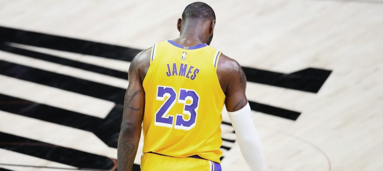 NBA: LeBron James reage a derrota vergonhosa do Lakers