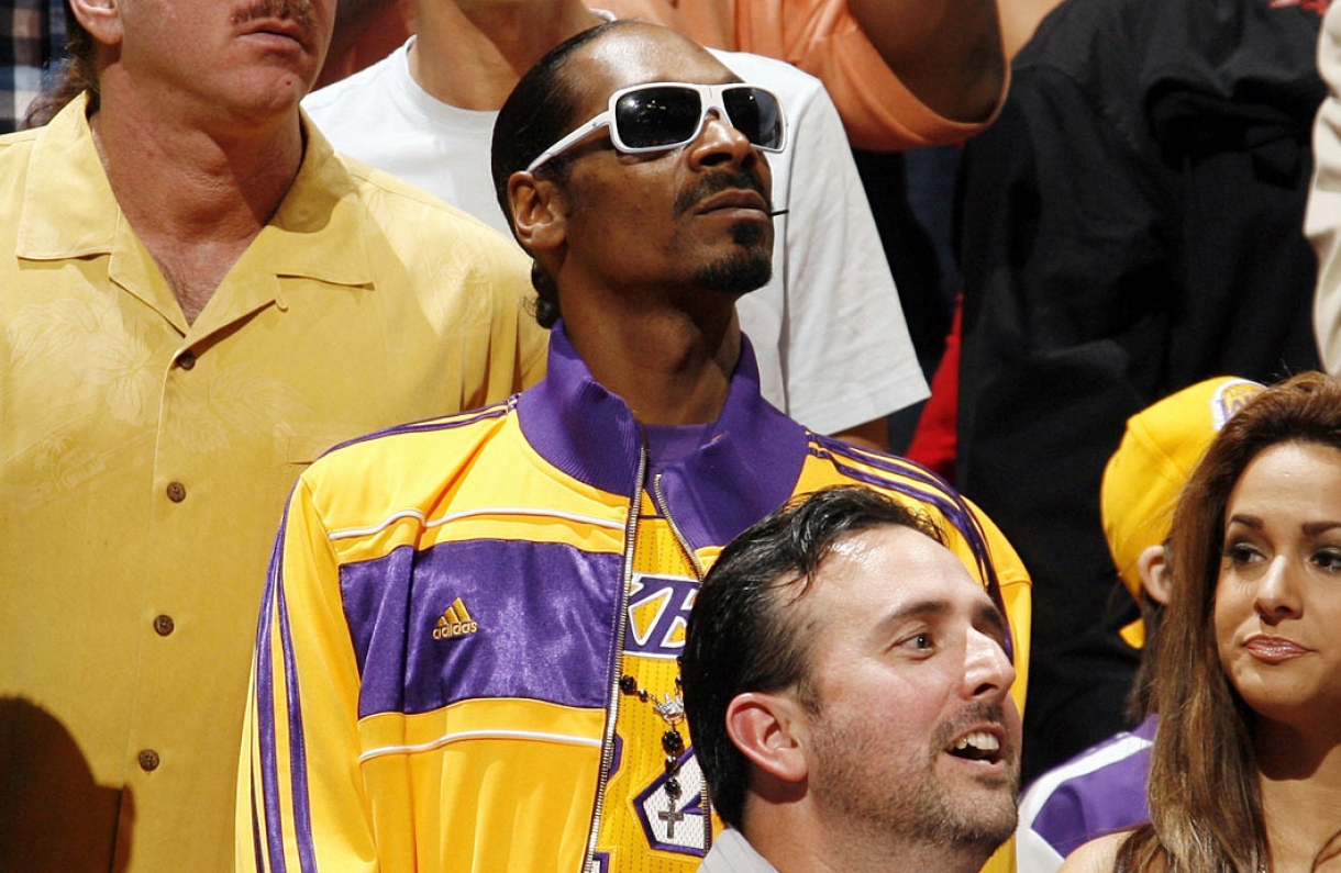 Snoop Dogg comemora de casa vitória do Lakers