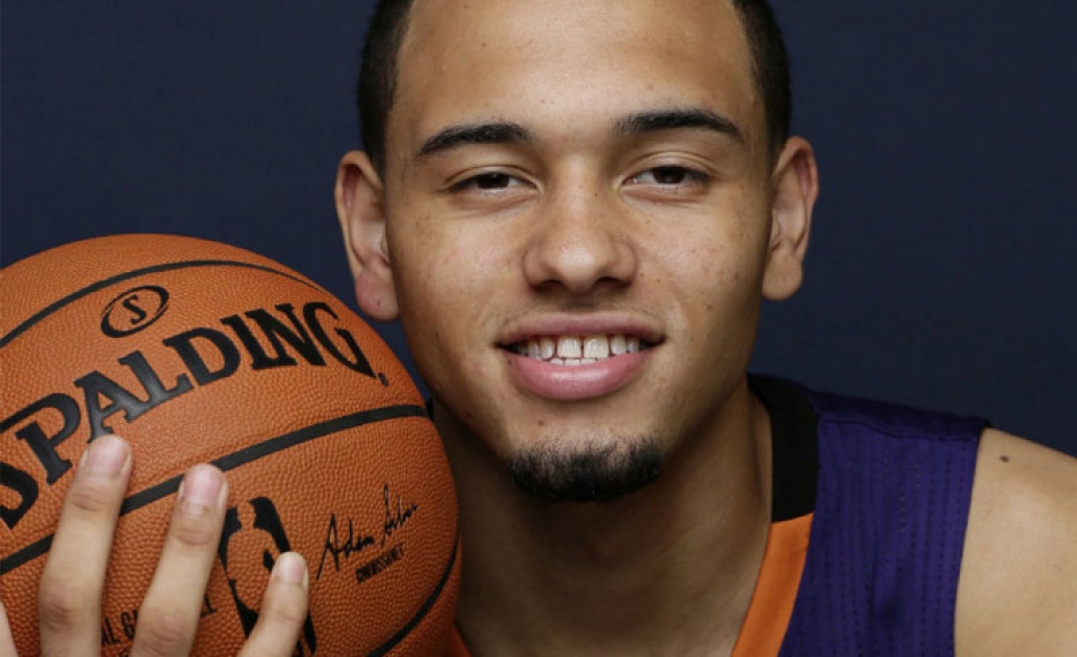 Lakers troca Marcelinho pelo armador Tyler Ennis do Rockets