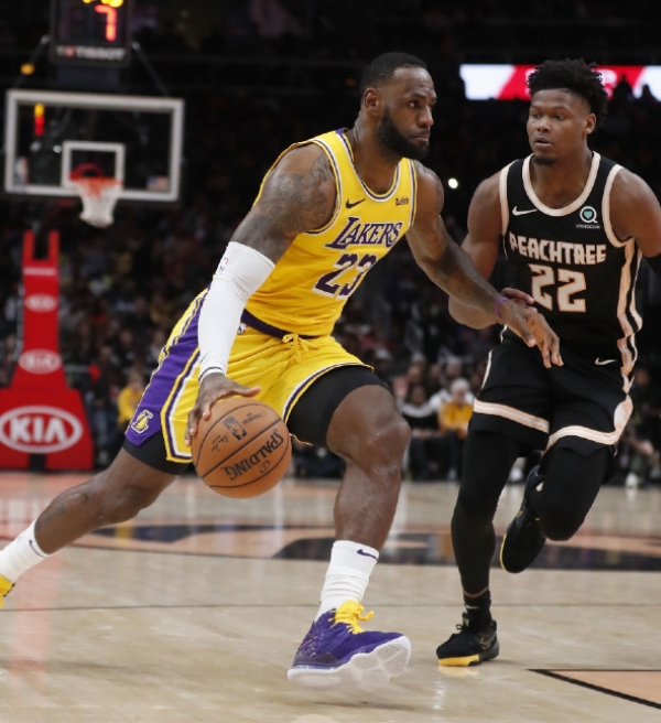 Lakers vence Hawks e mantém série invicta na estrada