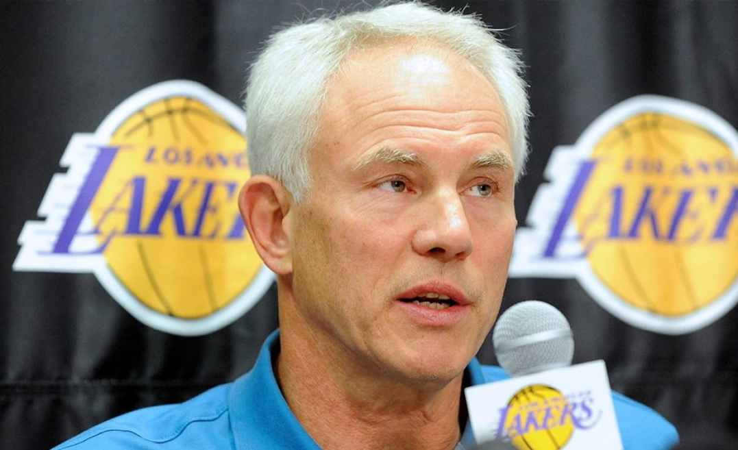 Kupchak ainda não se decidiu se Lakers irá contratar neste momento