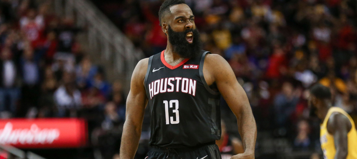 Lakers comete erros fundamentais e perde para o Rockets