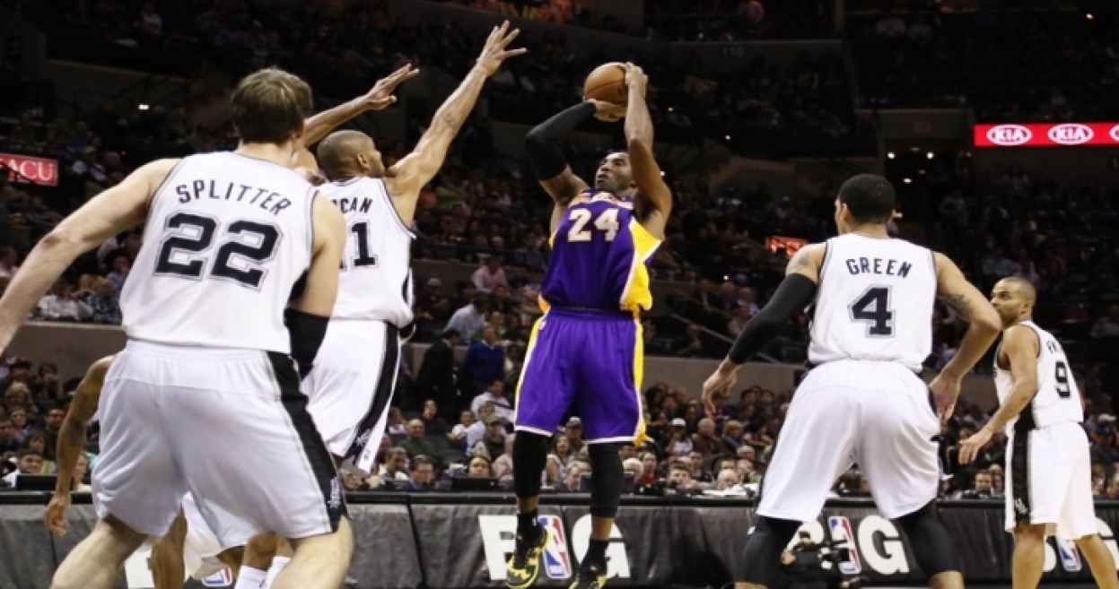 Em clima pesado, Lakers enfrenta Spurs fora