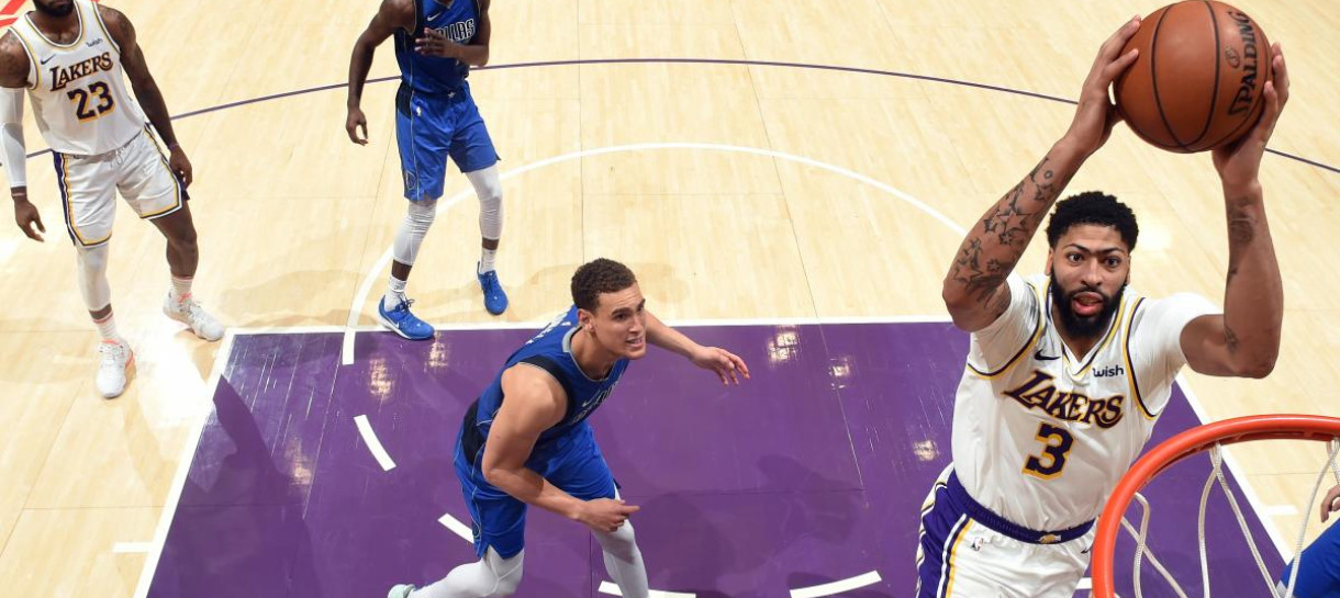 Lakers encerra 2019 com vitória sobre o Mavericks