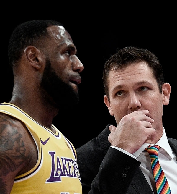LeBron James estaria ignorando ordens de Luke Walton