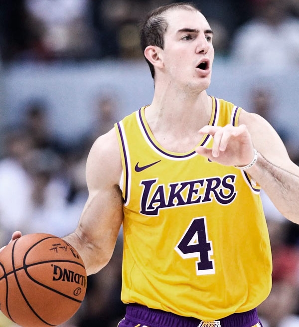 Lakers fecha pré-temporada com derrota para o Warriors