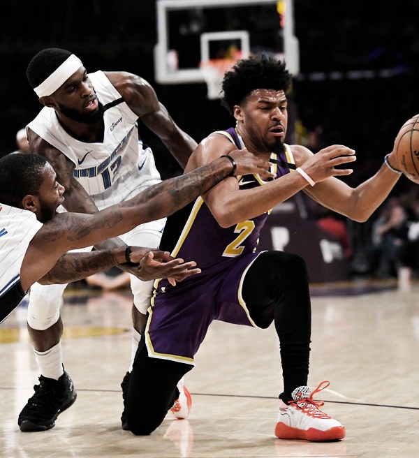 Lakers luta, reage, mas sai derrotado pelo Magic