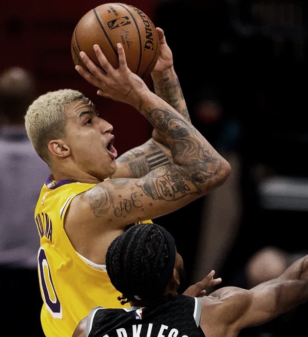 Lakers dá show de bolas de três pontos em vitória contra o Kings