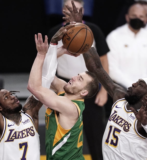 Lakers vence Jazz na prorrogação em Los Angeles