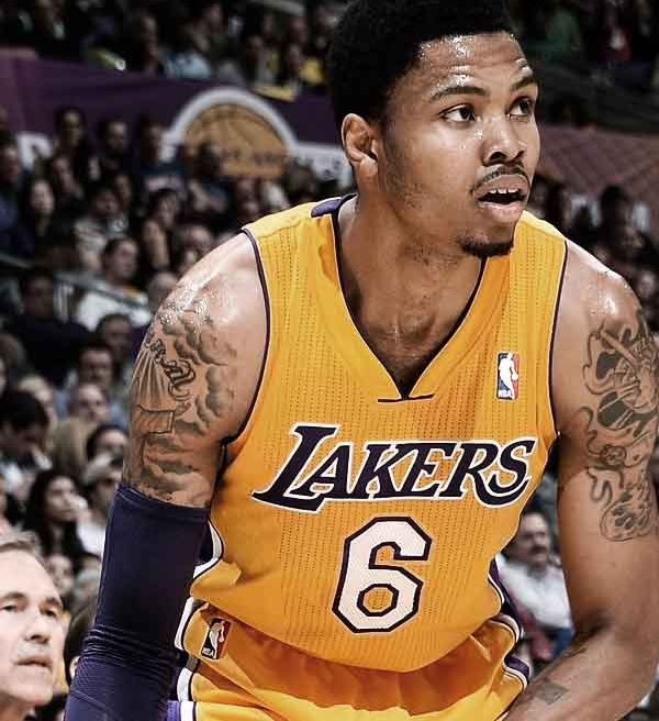 NBA: Kent Bazemore rercusa mais dinheiro do Warriors para assinar com o Lakers