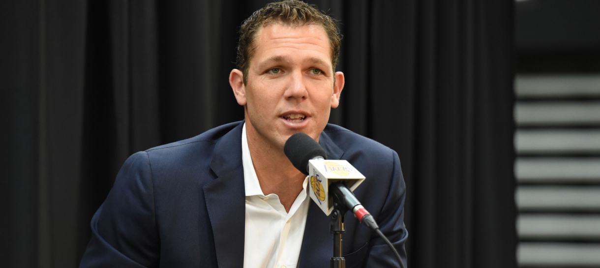 Luke Walton acha que LeBron James e os jovens serão ótimos juntos